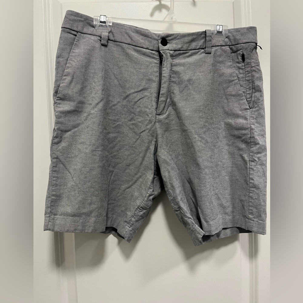 Lululemon Athletica Men’s Gray Shorts Size 32